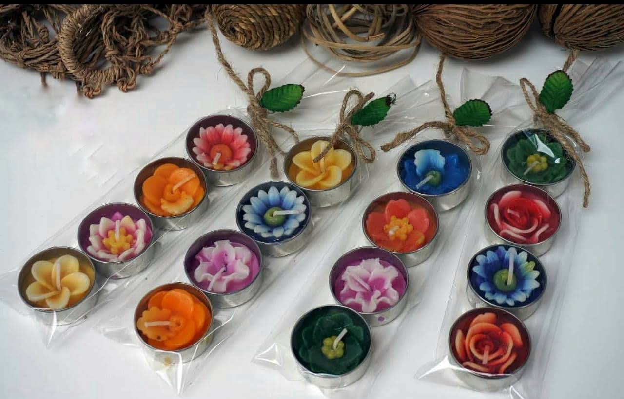 Set of 4 flower gift candles